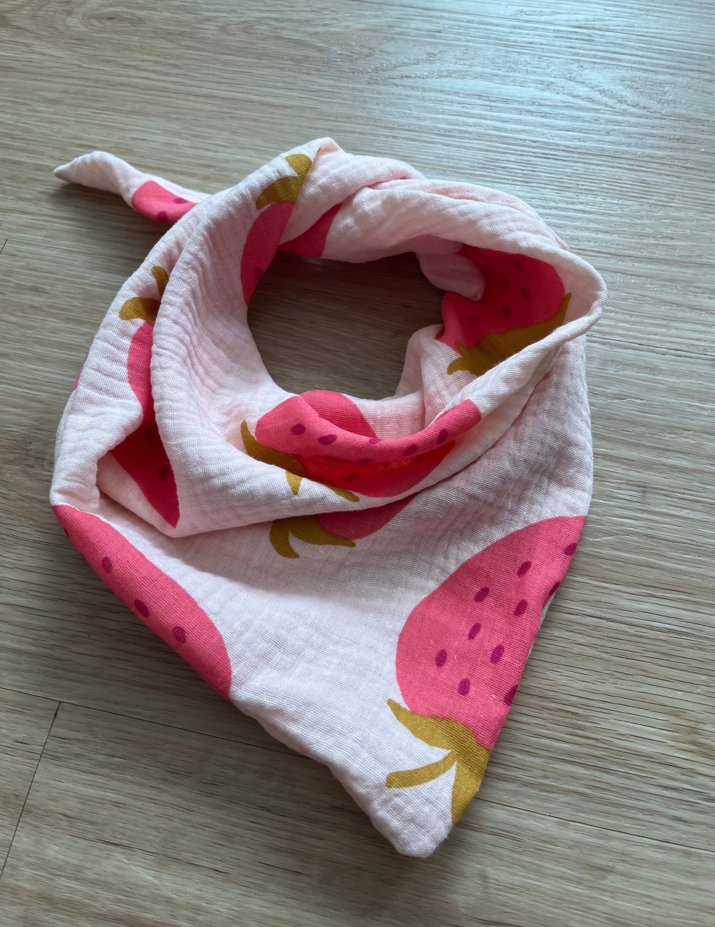 Halstuch Musselin Erdbeeren