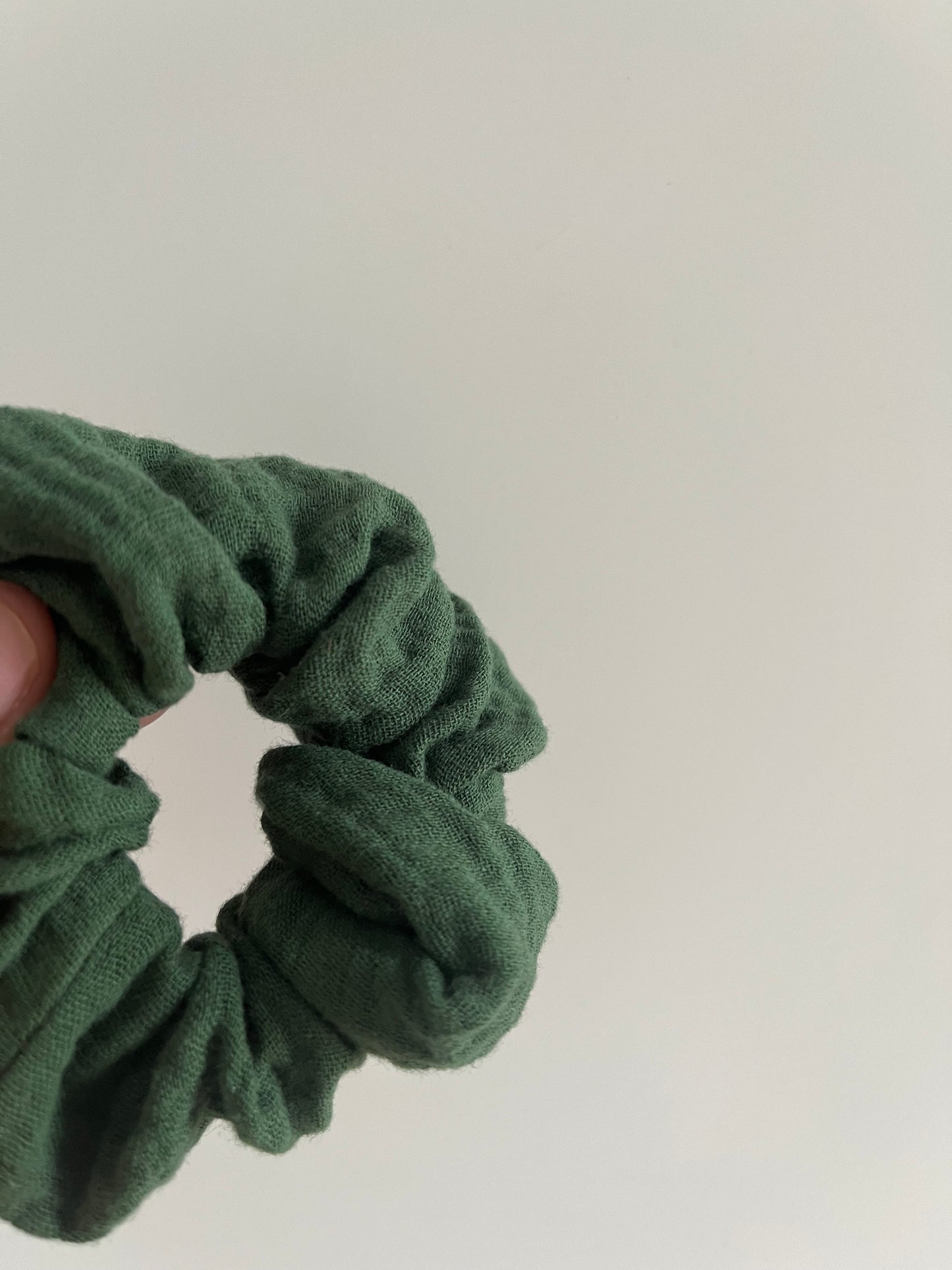 Scrunchie Musselin Tannengrün