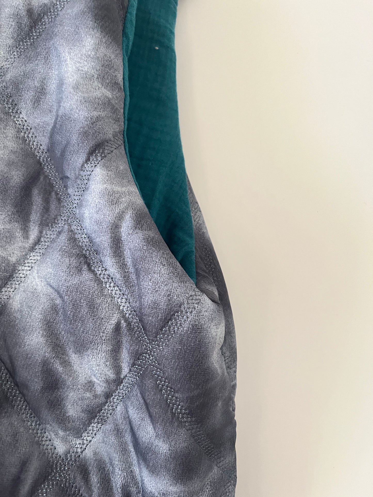 Steppweste im Batik-Design