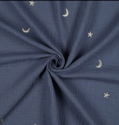 Musselin Dunkelblau mit Sternenhimmel Stickerei